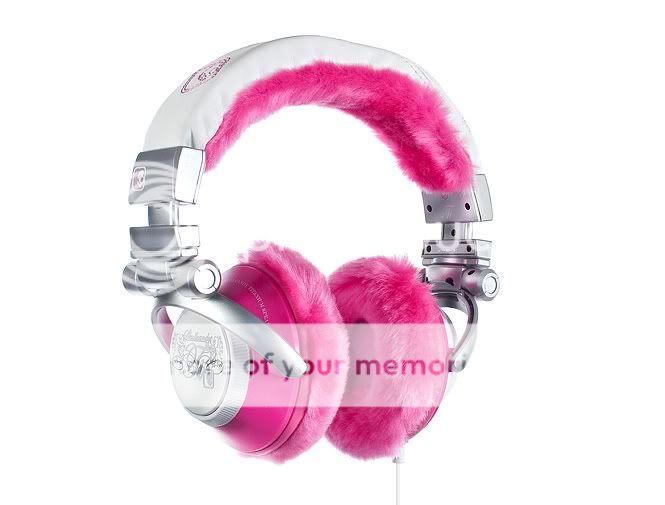 ti-09-pink-headphones-glamor.jpg
